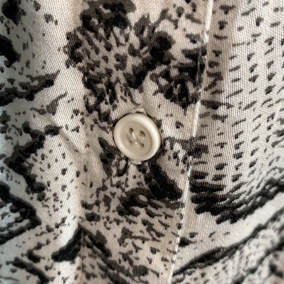 Tribal Sleeveless V-Neck Snakeskin Split Back Top - Picture 8 of 9